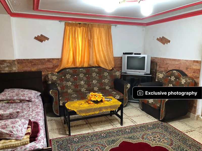 گلستان مفروشة بالقرب من البحر